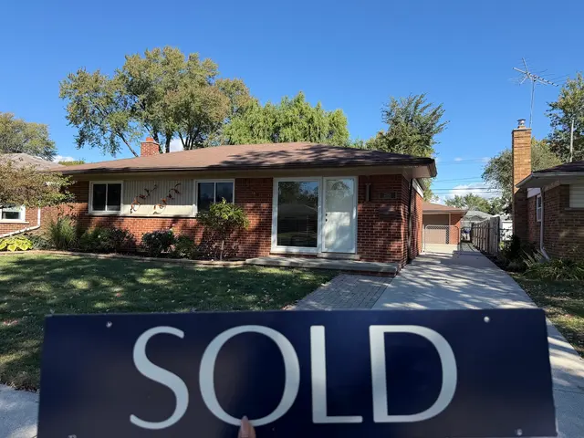 Sold in Style® | Real Estate Collective by Alicia Banks, REALTOR — customer photo 2