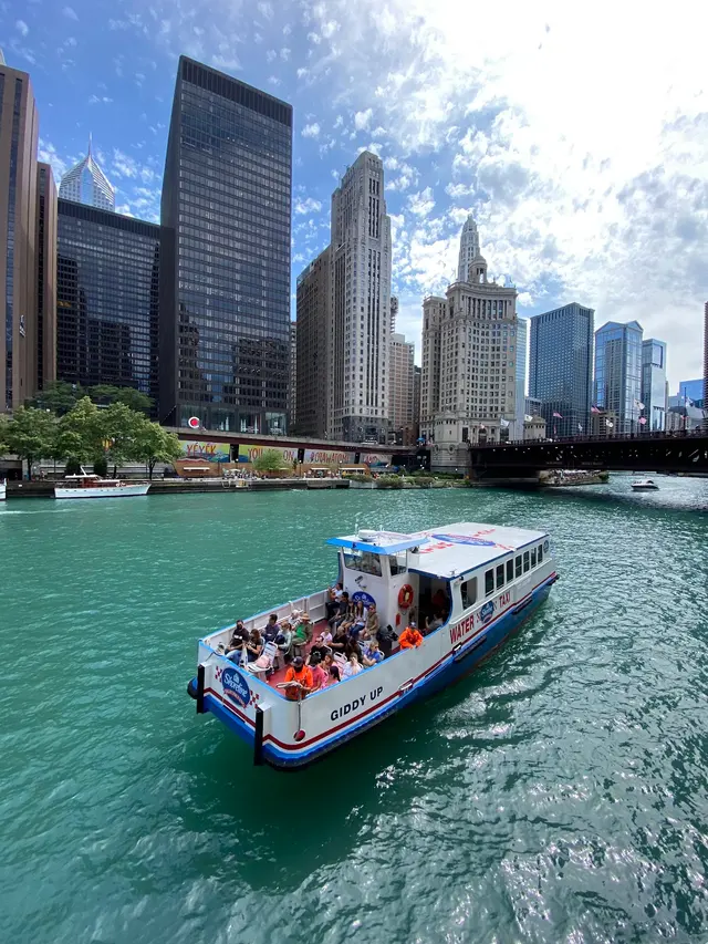 Shoreline Sightseeing's Navy Pier RIVERFRONT Water Taxi Dock (SEASONAL: May 26 – Sep 3) — photo from the business 3