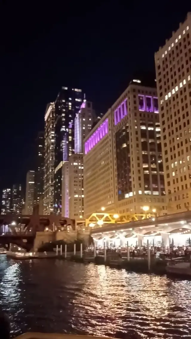 Chicago Water Taxi - Riverside Plaza — customer photo 6