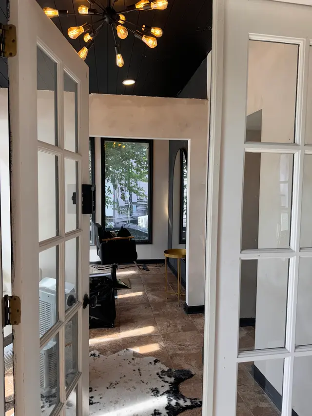 Glam Up — photo from the business 3