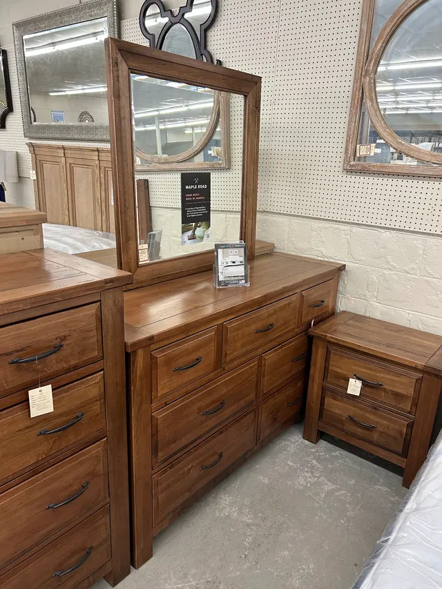 Knight Furniture Showrooms Inc. — customer photo 9