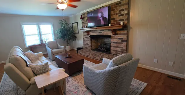 Knight Furniture Showrooms Inc. — customer photo 11