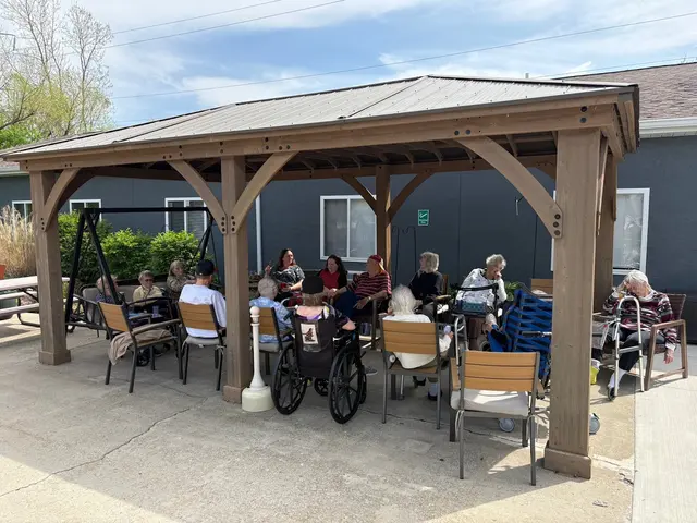 BeeHive Homes of Grain Valley — photo from the business 8