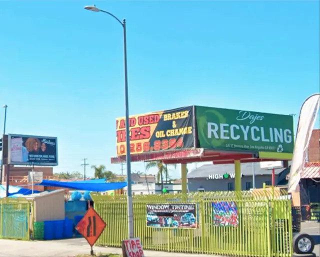 DÀJÉS Recycling Center — photo from the business 3