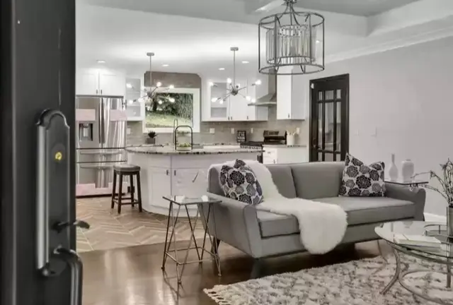 Sheer home staging — photo from the business 10