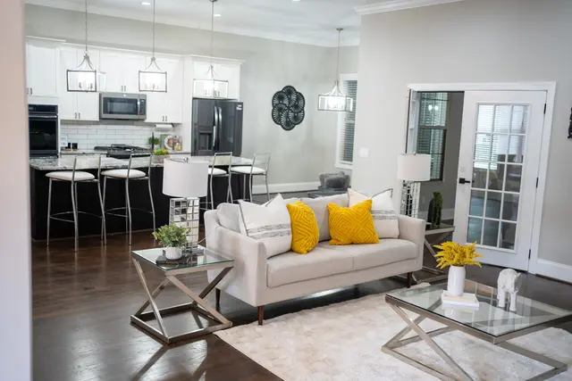 Sheer home staging — photo from the business 6