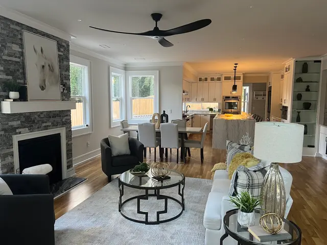 Customer photo of work by Sheer home staging, from Home's review
