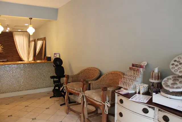 Riviera Spa - Uptown Knox Travis Walk — photo from the business 6