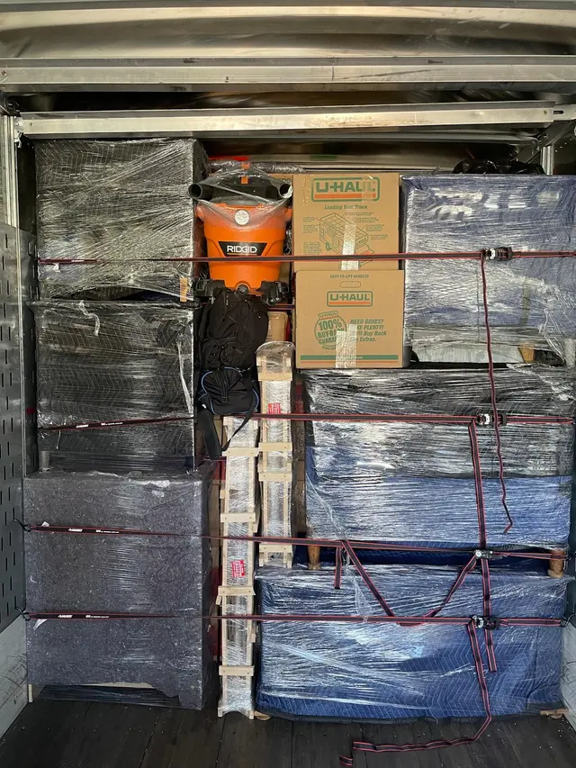 The Moving Magicians — photo from the business 11