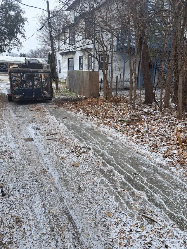 DC HAULING & JUNK REMOVAL LLC — photo from the business 9