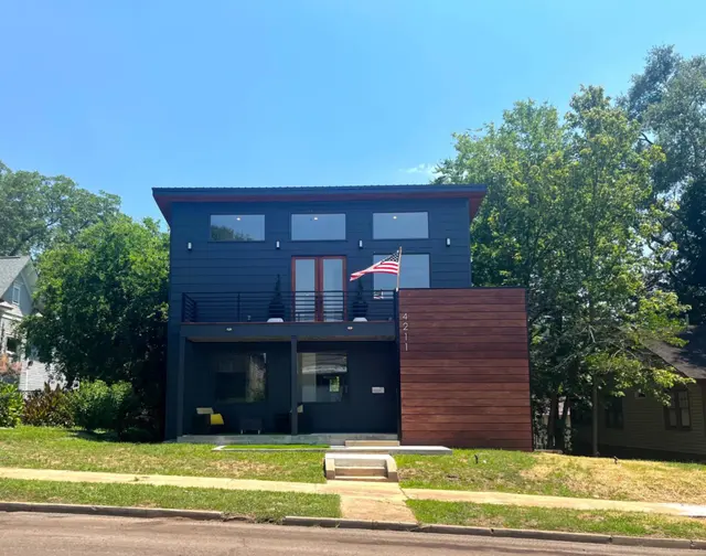 Cathy White, RE/MAX Premiere Group — photo from the business 8