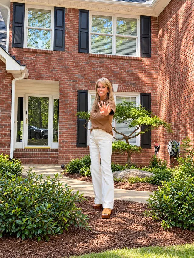 Cathy White, RE/MAX Premiere Group — photo from the business 5