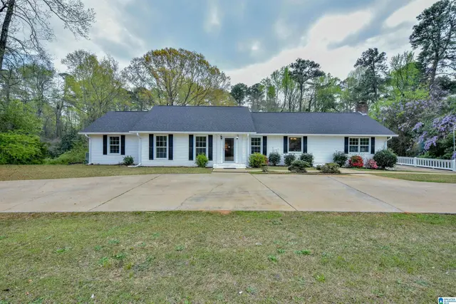 Cathy White, RE/MAX Premiere Group — photo from the business 6