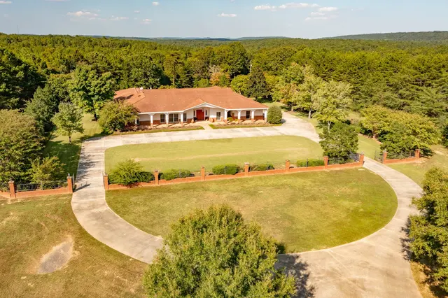 Cathy White, RE/MAX Premiere Group — photo from the business 12