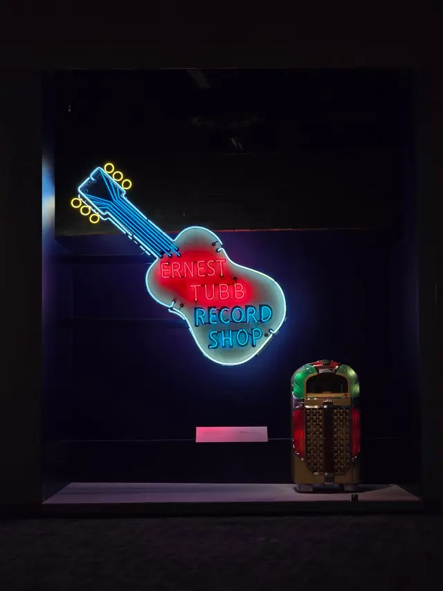 Customer photo of work by Tennessee State Museum, from 妄想's review