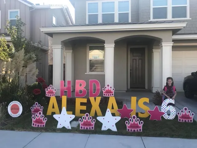 YARDPOPS Storks & More! FUN & UNIQUE YARD SIGNS - We celebrate Birthdays and Babies — photo from the business 1