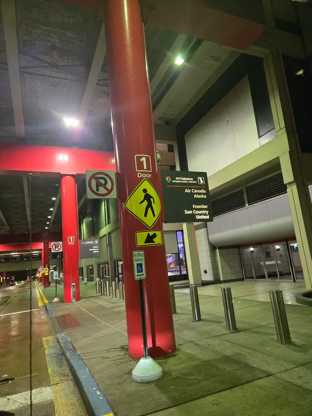 Pittsburgh International Airport — customer photo 4