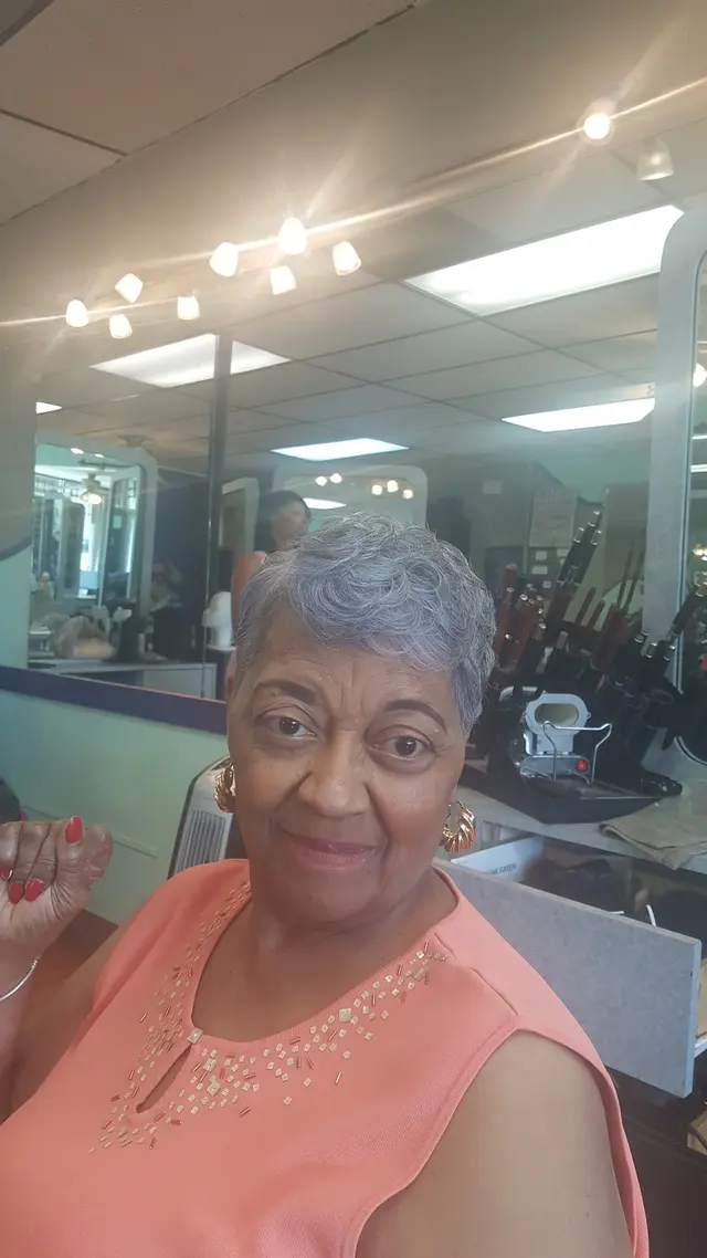 The Shampoo Bowl Hair and Nail Salon — photo from the business 10