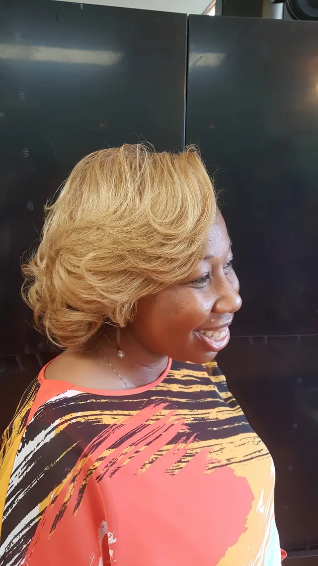 The Shampoo Bowl Hair and Nail Salon — photo from the business 2