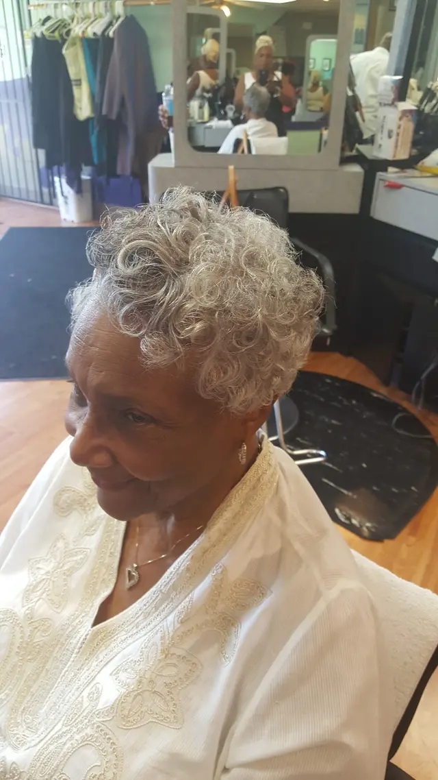 The Shampoo Bowl Hair and Nail Salon — photo from the business 6