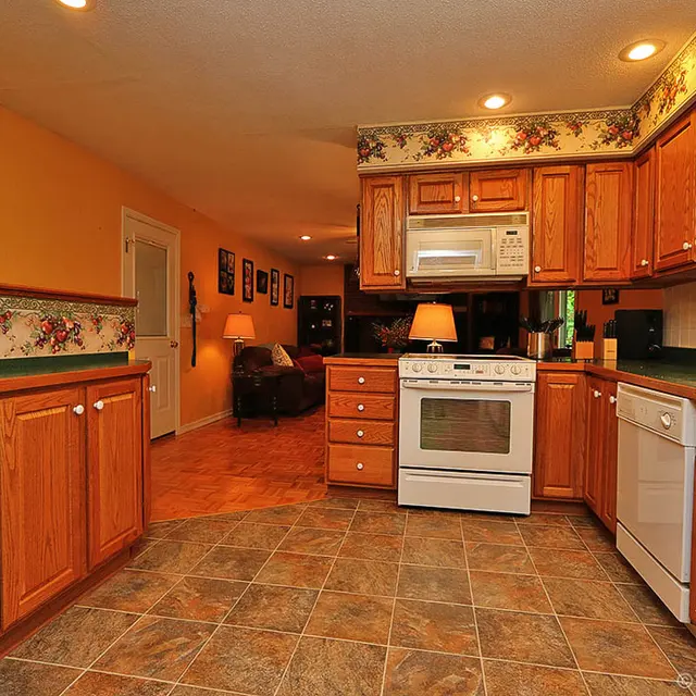 Wendy Flynn, REALTOR®, C21 Ashland Realty — photo from the business 8