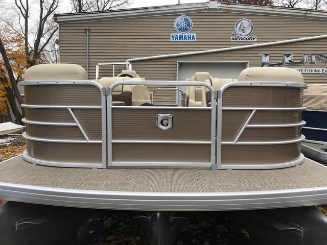 Hank's Marine — photo from the business 9