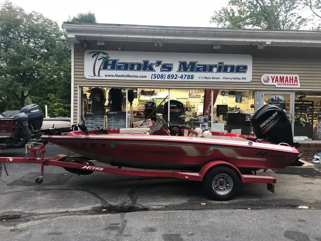 Hank's Marine — photo from the business 1