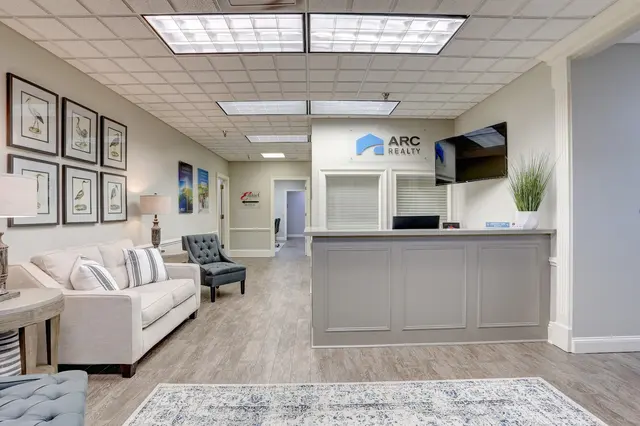 Melanie Fuller Realtor — photo from the business 2