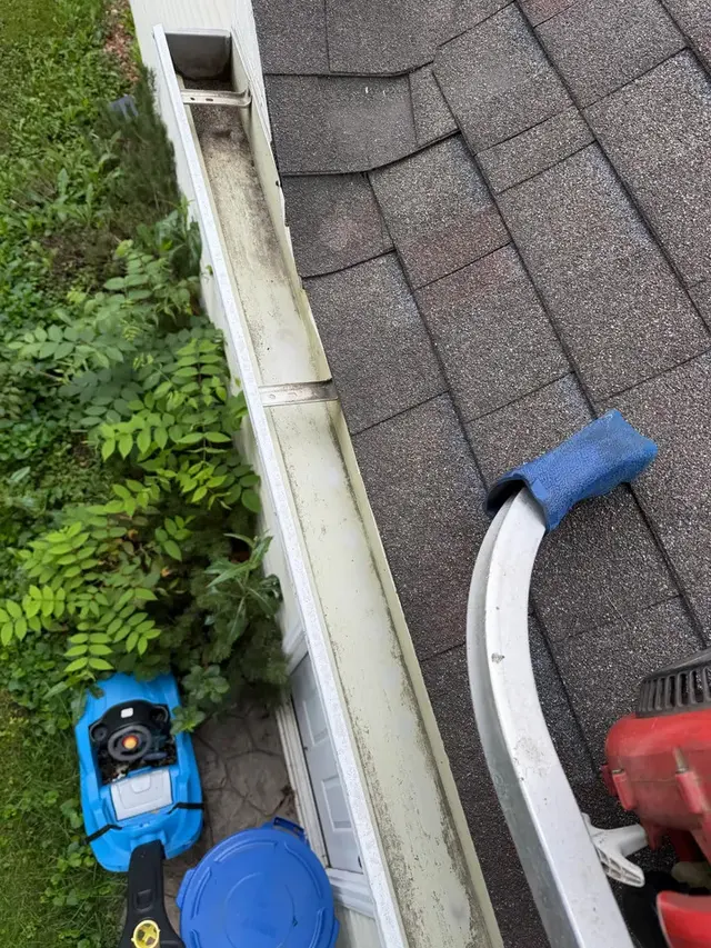 Property Refresh Power Washing and Gutter Cleaning — photo from the business 2