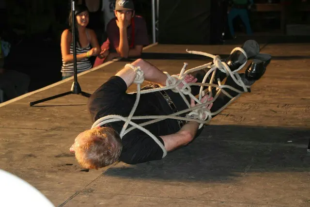 Michael Griffin - Escape Artist - Magician — photo from the business 12