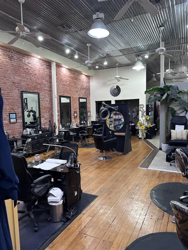 Michael William Salon — photo from the business 3