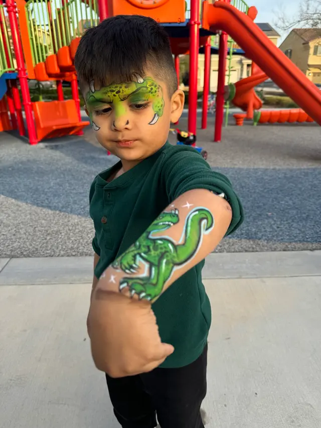 Customer photo of work by Art-Z Mom Face Painting, from Evelyn Escobar's review