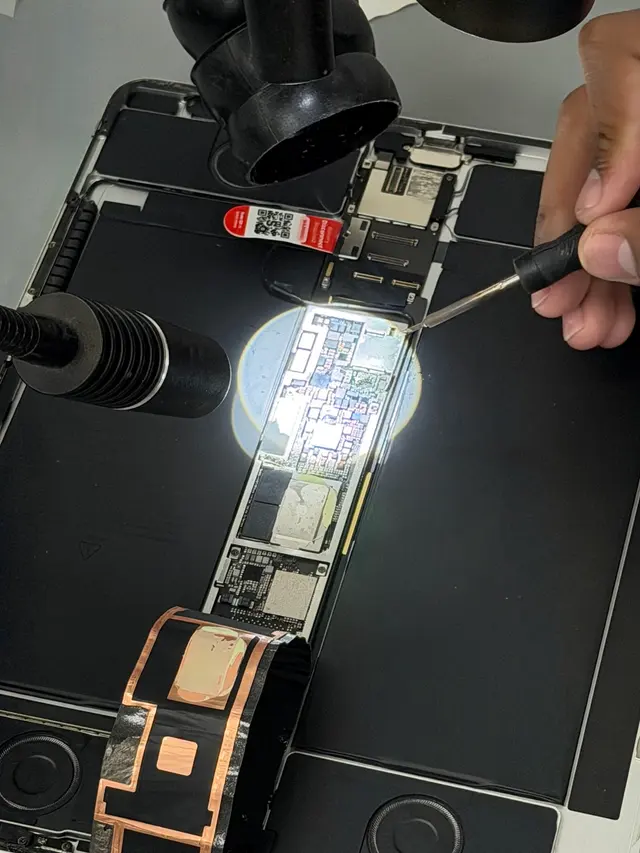 iColor | Repairs on Phones, Tablets, Computers and Game Consoles — photo from the business 8