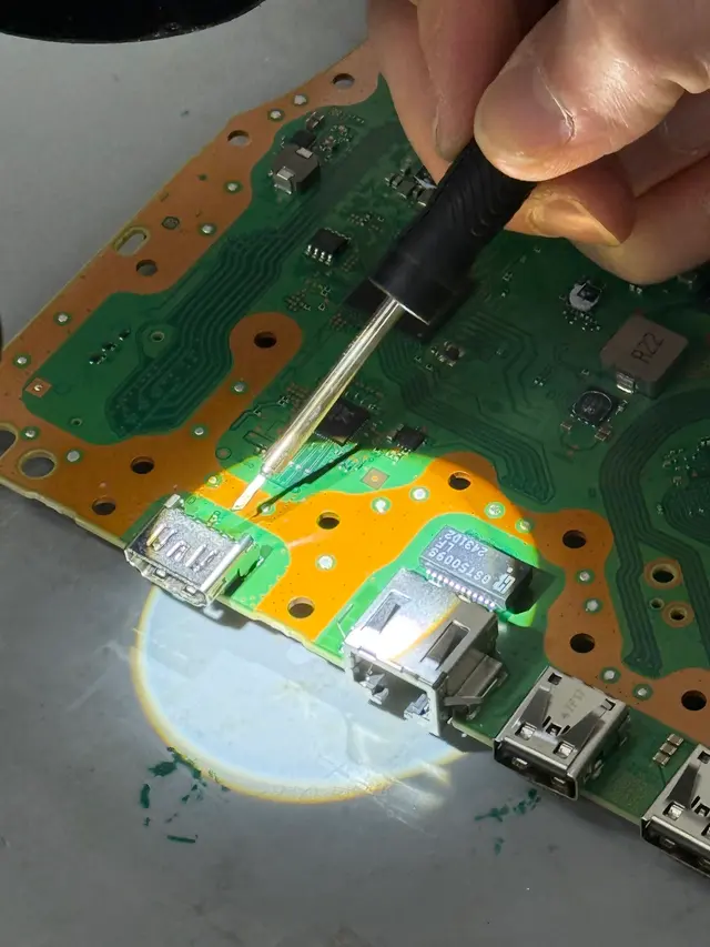 iColor | Repairs on Phones, Tablets, Computers and Game Consoles — photo from the business 12