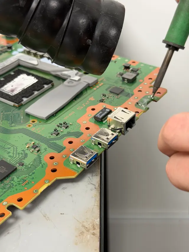 iColor | Repairs on Phones, Tablets, Computers and Game Consoles — photo from the business 9