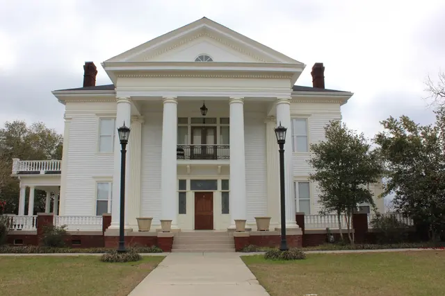 Outlaw Realty — photo from the business 3