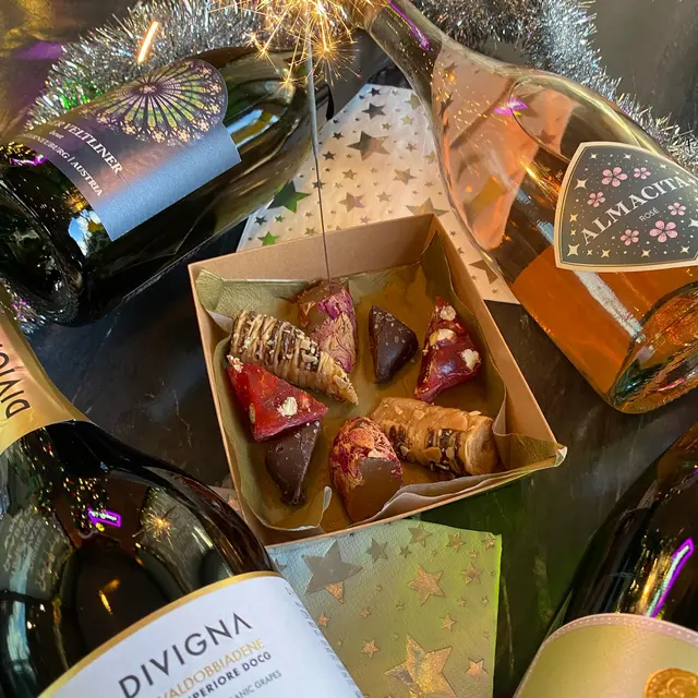The Wine Collective of Scottsdale, Wine Store, Wine Tasting & Wine Bar — photo from the business 11