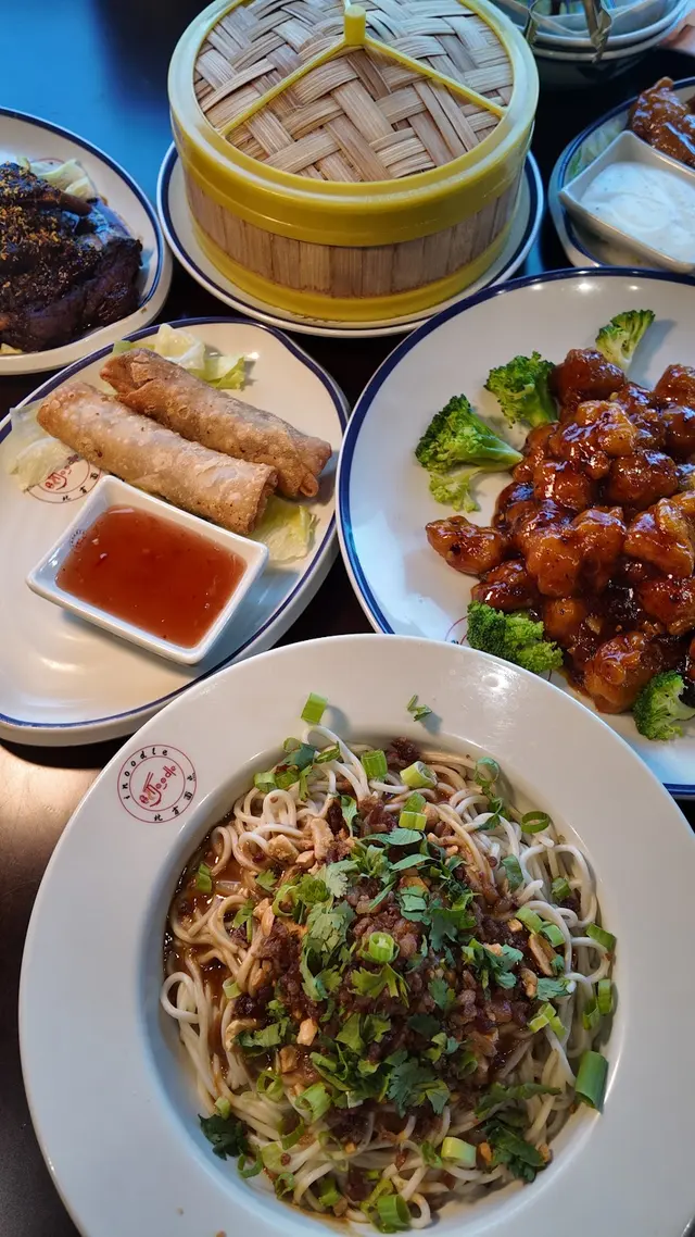 i Noodle - Asian Fusion — photo from the business 12