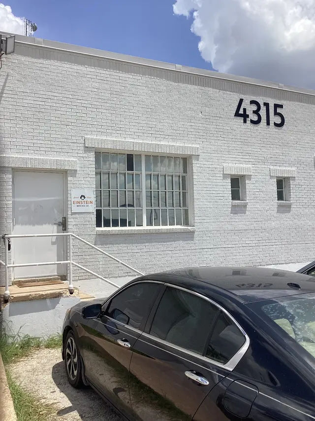 Einstein Moving Company — photo from the business 5