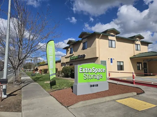 Extra Space Storage — photo from the business 2