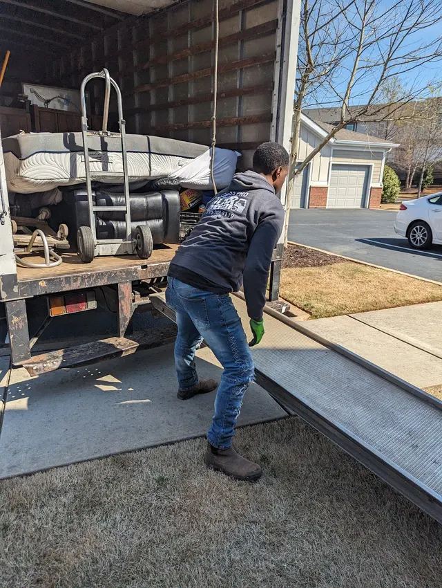 SS PRO JUNK REMOVAL — photo from the business 7