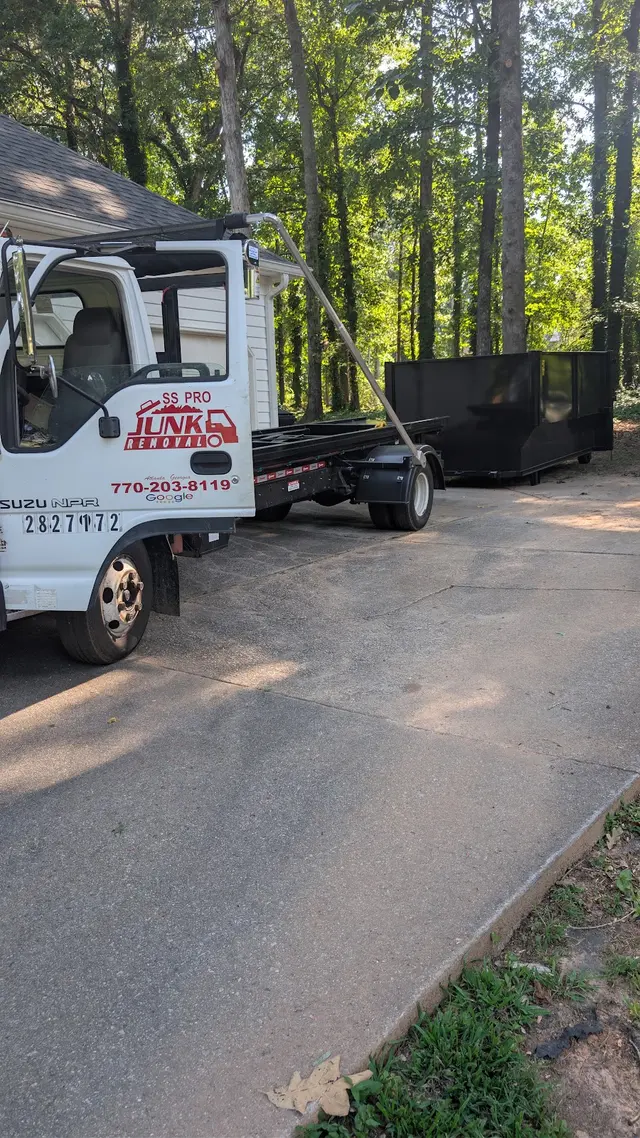 SS PRO JUNK REMOVAL — photo from the business 6