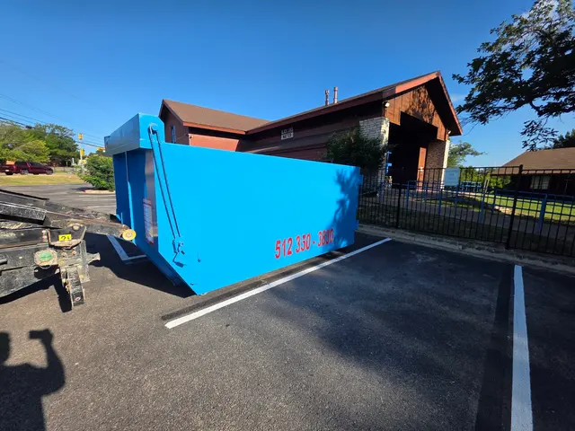 ATX Junk-a-Haulics — photo from the business 12