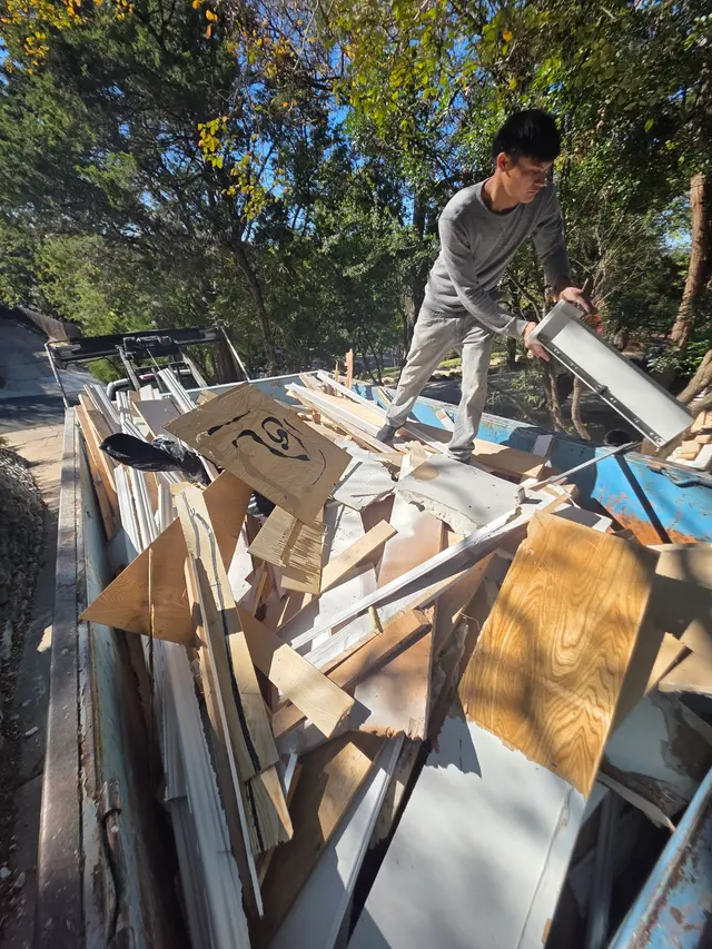 ATX Junk-a-Haulics — photo from the business 9