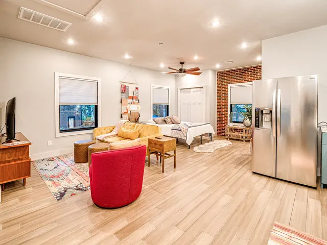 Flow Photos | Real Estate & Apartment Photography — photo from the business 6