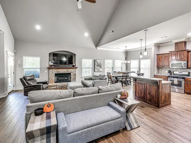Flow Photos | Real Estate & Apartment Photography — photo from the business 5