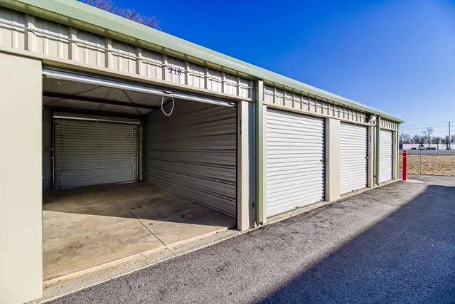 Your Extra Closet - Jonesboro - Clinton School Rd — photo from the business 2