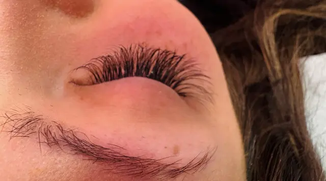 Saru Eyebrow Threading Beauty Salon — photo from the business 4