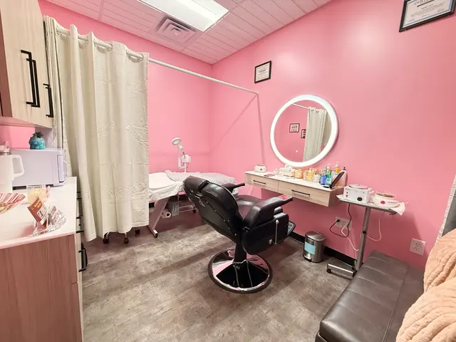 Saru Eyebrow Threading Beauty Salon — photo from the business 2