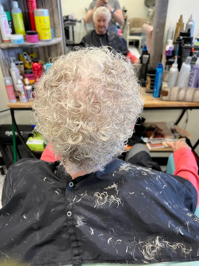 Curl Up N Dye — photo from the business 10